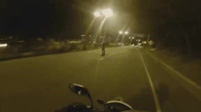 Enlace a No hay nada más humillante para un motorista que te adelanten con un patinete