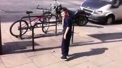 dejar,evidencia,chaval,smartphone,suelo,calle