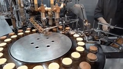 Máquina de hacer pasteles. Lo mejor que ha creado el ser humano máquina,pasteles,ser humano