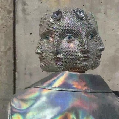 Enlace a Hay gente que tiene muchas caras. Todo depende la persona que tenga delante