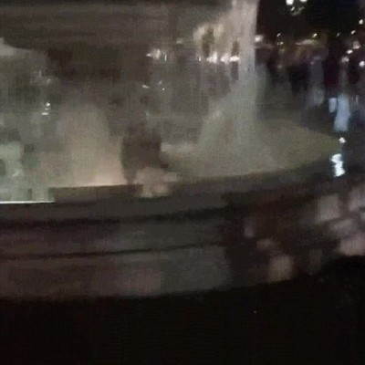 tirar,monedas,fuente,funcionar