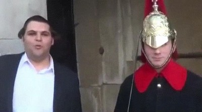 reir,guardias,chiste,Buckingham