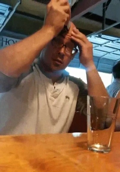 talento,mejor,camareros,lata,vaso