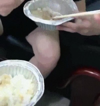 amigo,comida,suelo,palillos