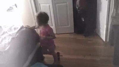 Enlace a Esta niña no tiene ningún miedo a los payasos