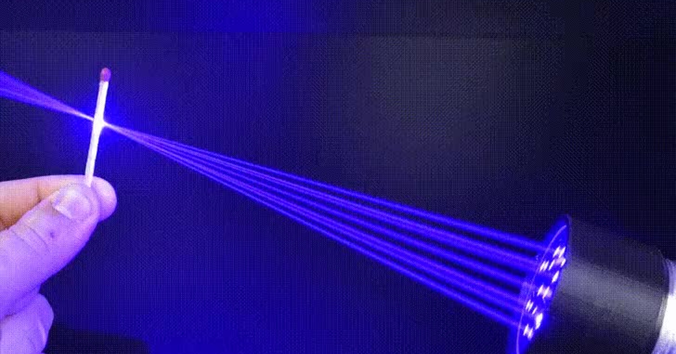 Лазер непрерывной волны. Полупроводниковый лазер Алферова. Жорес Алферов полупроводниковый лазер. 300kw Laser лазерный. Ультрафиолетовый лазер.