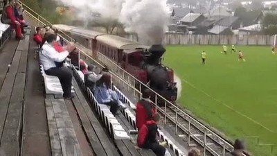 El típico tren que calienta por la banda en un partido de fútbol tren,valencia,calentar,banda,partido,futbol