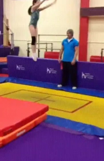 entrenador,atrapar,gimnasta,aire,evitar,lesi&oacute;n