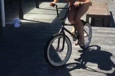 mejor,perro,chica,bici,seguir,movimientos