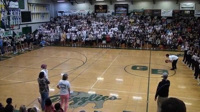 Enlace a El caos se desata cuando metes una canasta desde medio campo