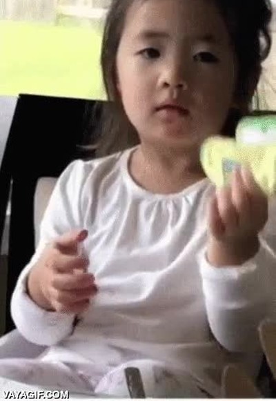 Niña pequeña jugando con tus sentimientos y quedándose contigo niña,pequeña,jugar,sentimientos