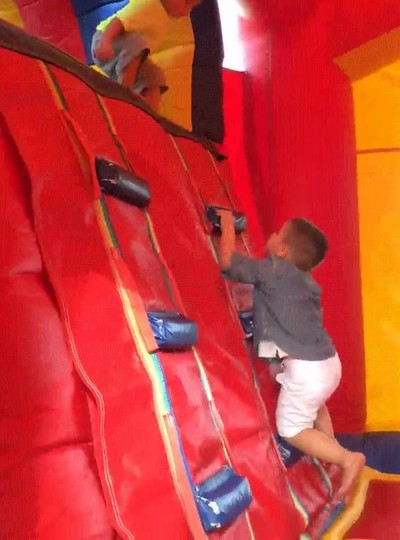 ni&ntilde;os,demasiados,combates,WWE