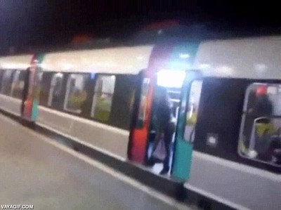 cansar,persona,puertas,metro