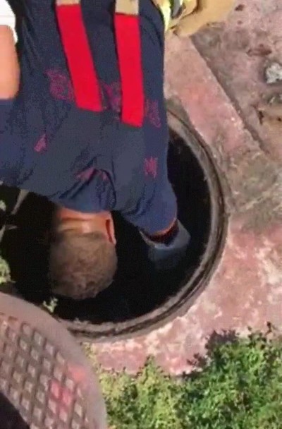 rescate,pobre,gato,atrapado