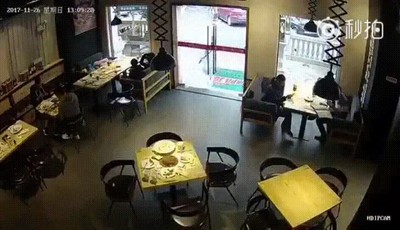 Enlace a Cuando entras en la cafetería y quedas como el villano de una película de terror