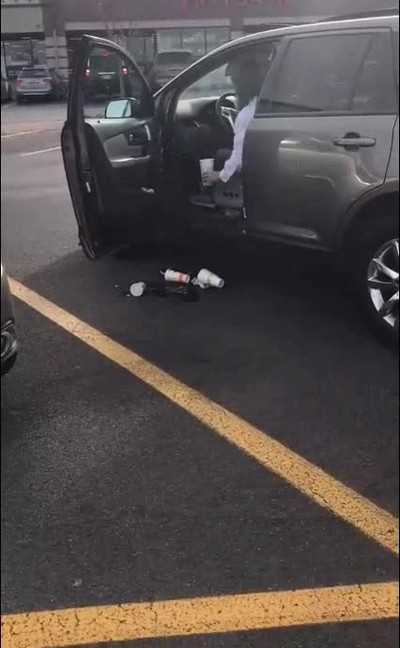 matricula,coche,suelo,basura