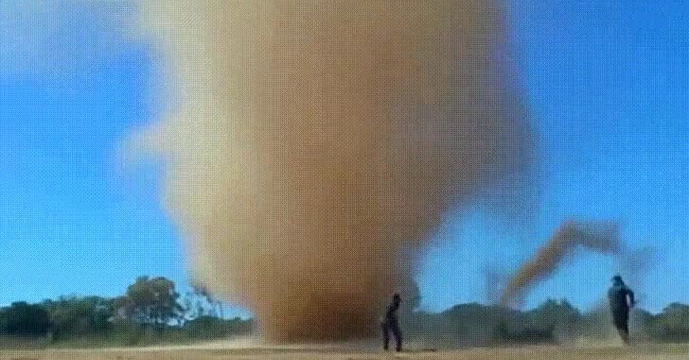 ¡Vaya GIF! / Lo que pasa cuando lanzas arena a un torbellino