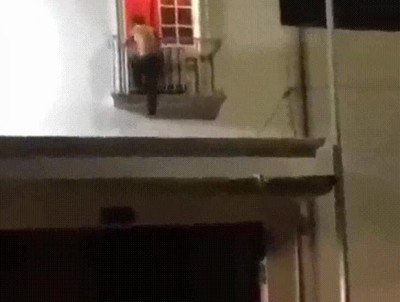 Enlace a Amantes que consiguen escapar en el último segundo