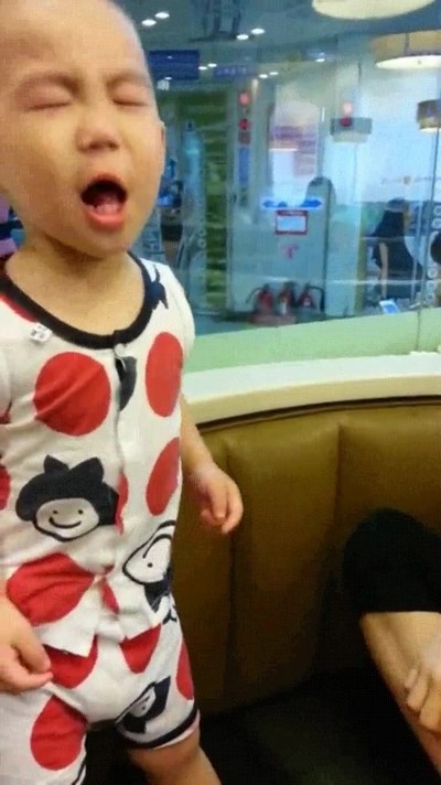 reaccion,ni&ntilde;o,probar,bebida,cafeina