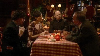 lugar,mesa,debajo,cenas,incomodas