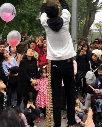 ni&ntilde;o,terminar,magia,espectaculo,callejero