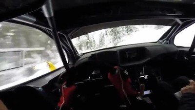 Enlace a Demostración de cómo conducir en la nieve a gran velocidad