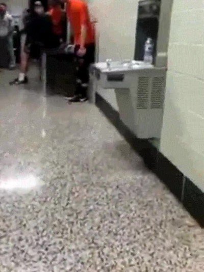 llenar,botella,agua,vuelta,fuente