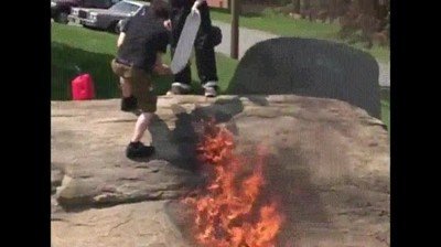 candidato,Premios Darwin,fuego,skate