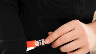 cortar,u&ntilde;as,una mano