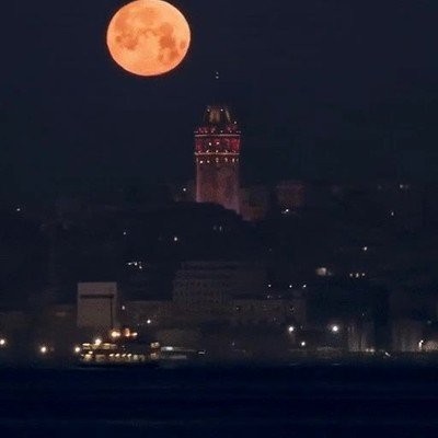 luna,sangre,torre,galata,estambul&iexcl;
