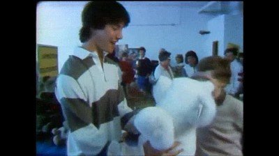 joven,keanu reeves,16 a&ntilde;os,atacado,oso