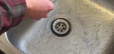 lavar,cuchara,agua,drama