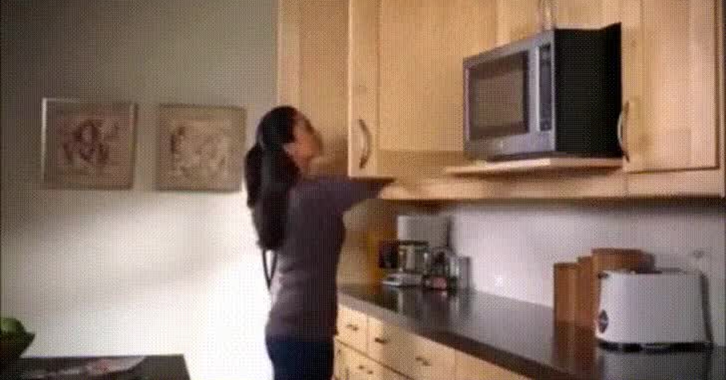  Vaya GIF Cada Vez Que Intento Ordenar Los Tuppers De La Cocina