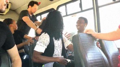 t&iacute;pica,reacci&oacute;n,cabeza,autobus,broma