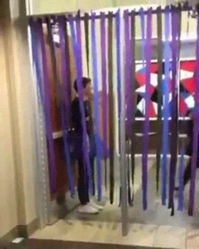 cortina,puerta,barra,fail