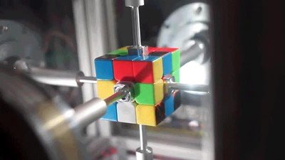 Enlace a Robot resolviendo un Cubo de Rubik en 0.38 segundos