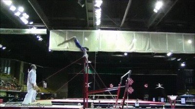 Enlace a Ella sabe que siempre puede confiar en ser salvada por su entrenador