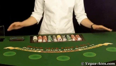 gesto,repartir,mesa,perro