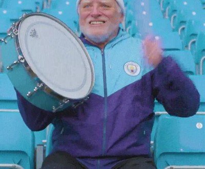 Enlace a El abuelo del meme es el mayor fan del Manchester City 
