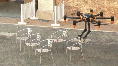 Enlace a Drones ladrones de sillas. Creo que ya lo he visto todo