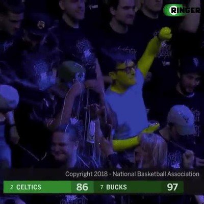 Enlace a  Pillan a Milhouse en medio de una partido de basket