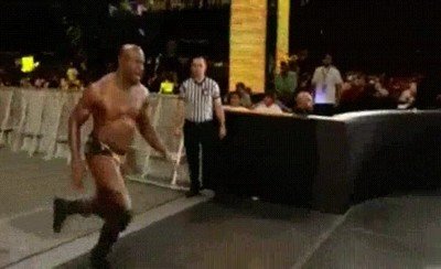 Enlace a Titus O'Neil entrando de forma gloriosa en el ring de la Royal Rumble