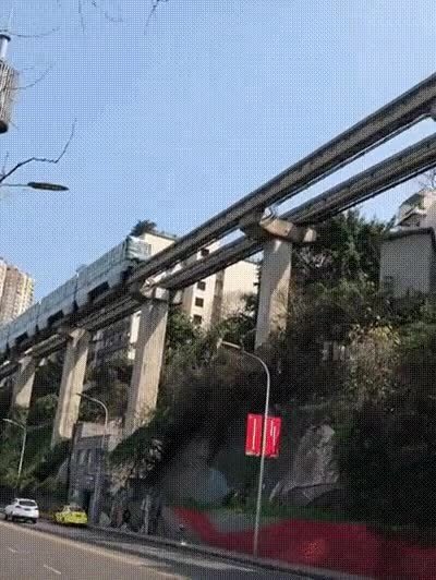 tren,dentro,edificio