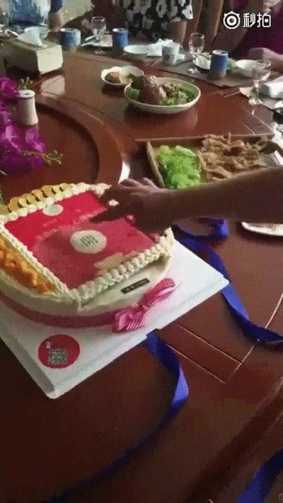 feliz,cumpleaños,amigos,pastel,dinero