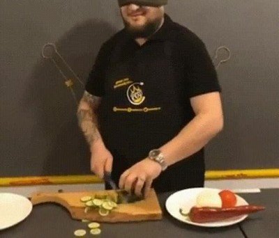 tapar,ojos,cortar,verdura