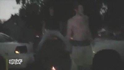 truco,pirotecnia,piernas,coches