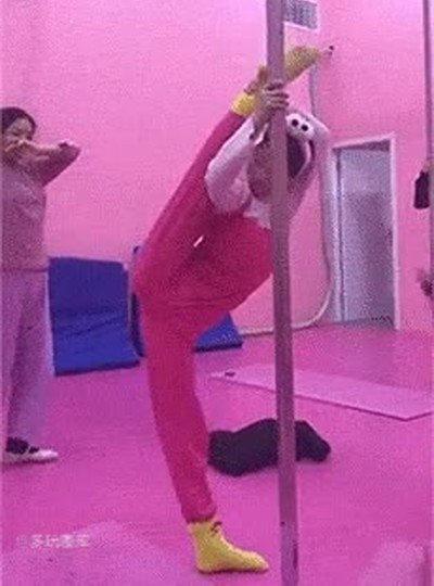 troll,bailarina,estirar,pierna