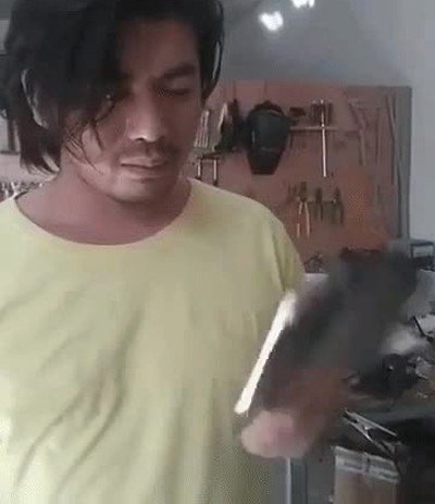 Enlace a Llevar esta funda de móvil debe crear momentos de lo más incómodos 