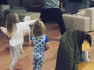 chris,hemsworth,jugar,ni&ntilde;os,perro