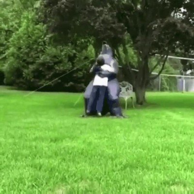 cari&ntilde;o,abrazo,godzilla